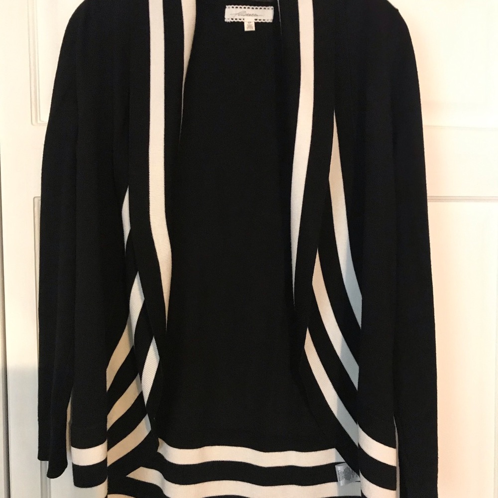 Very flattering cardigan.